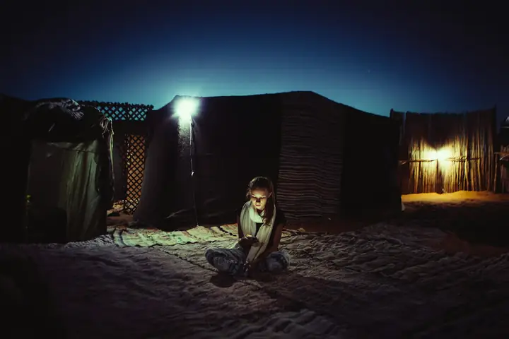 Jaima tradicional de un campamento estándar por la noche