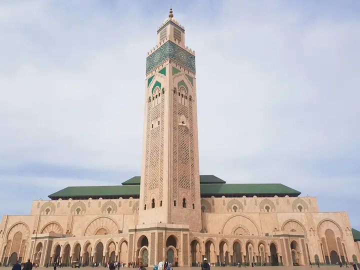 Fachada y minarete de la mezquita Hassan II