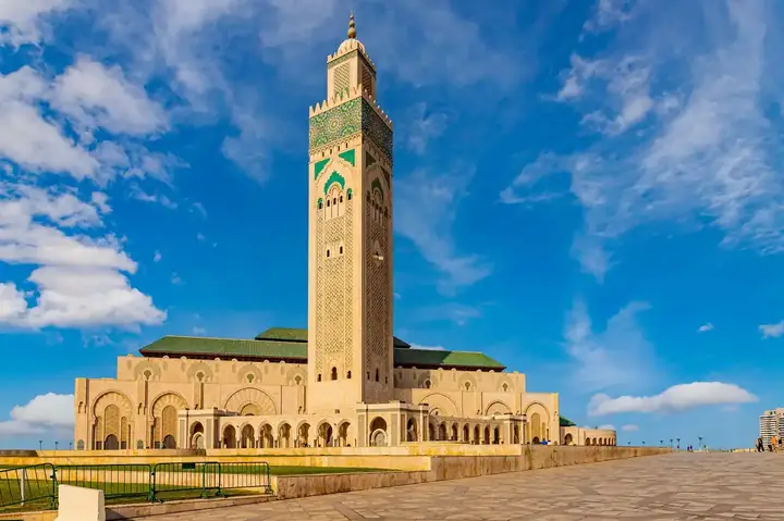 Mezquita Hassan II de Casablanca junto al océano