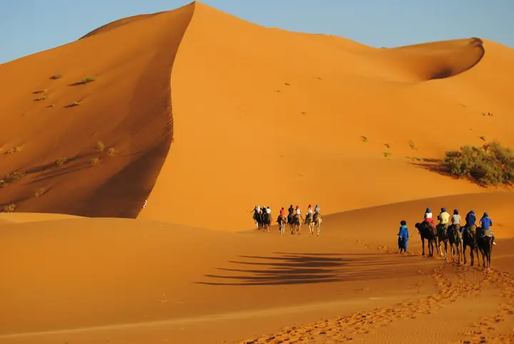 Grandes dunas doradas de Erg Chebbi