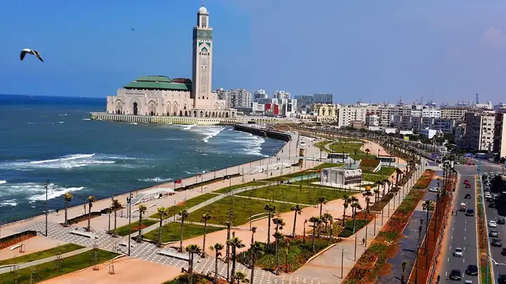 Costa de Casablanca con la mezquita Hassan II